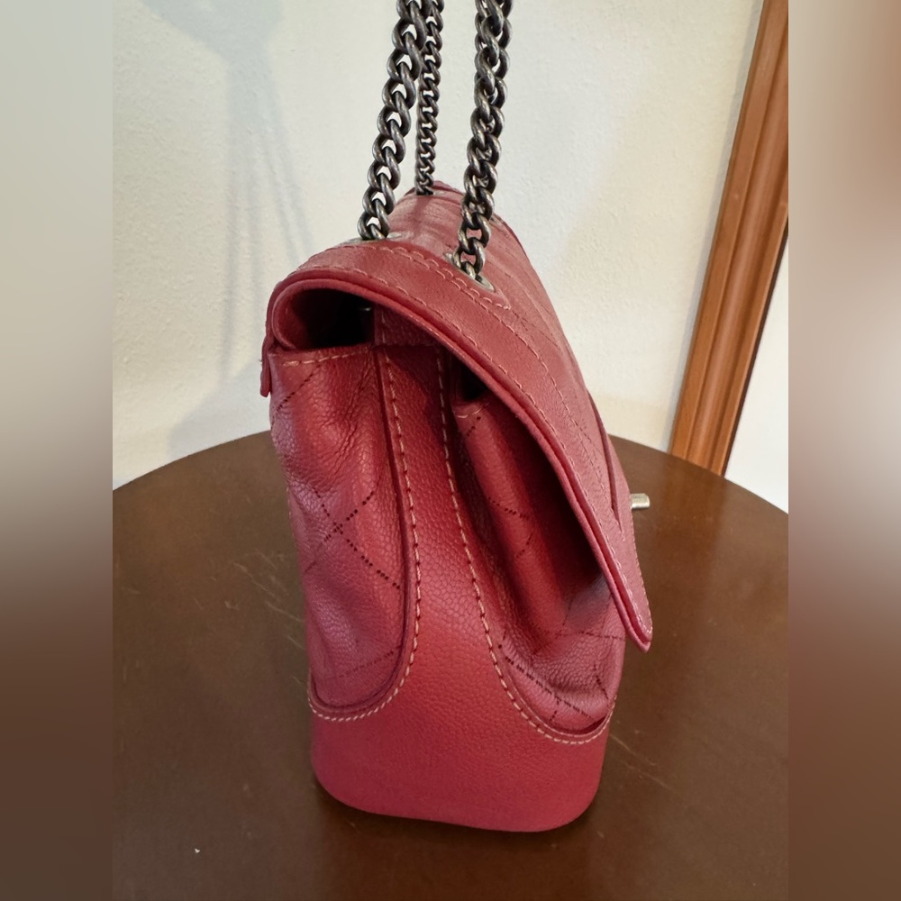 CHANEL Burgundy Quilted Shoulder Bag with Chain Strap - Picture 4 of 8